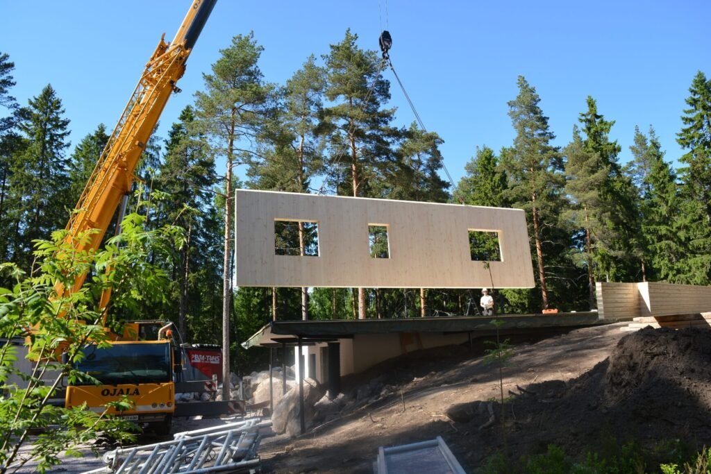 Mitä tietoa etsit Joonas Komulaisen rakennusprojekteista