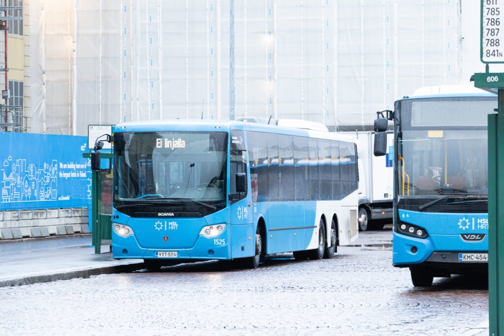 Miten Helsingin seudun liikenne (HSL) toimii ja palvelee matkustajia