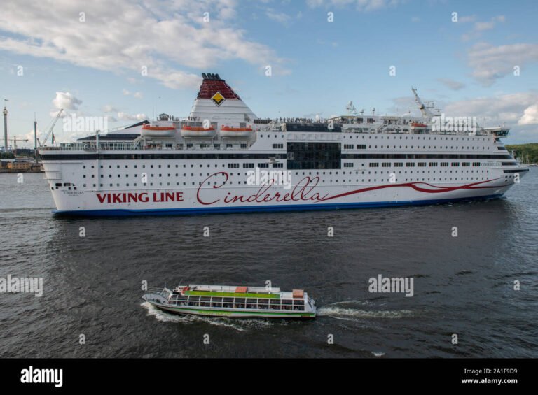 kuva viking linesta meri ja laiva taustalla