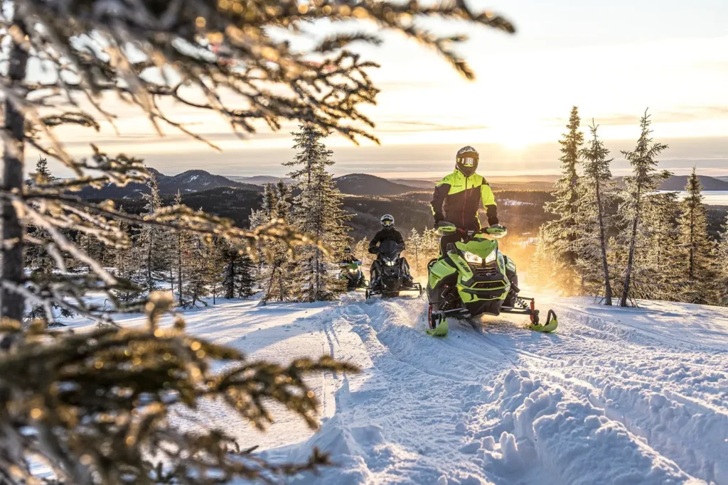 Miksi valita Arctic Circle -moottorikelkkapuisto seikkailuksesi